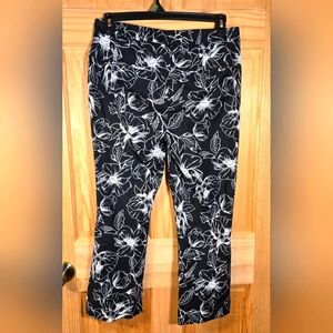 White House Black Market WHBM Flare Cropped Pants Black White Floral Womens 10